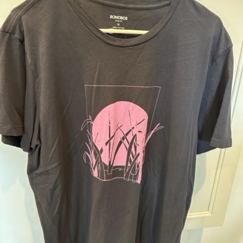 Bonobos mens size XL navy tee with purple design on front.